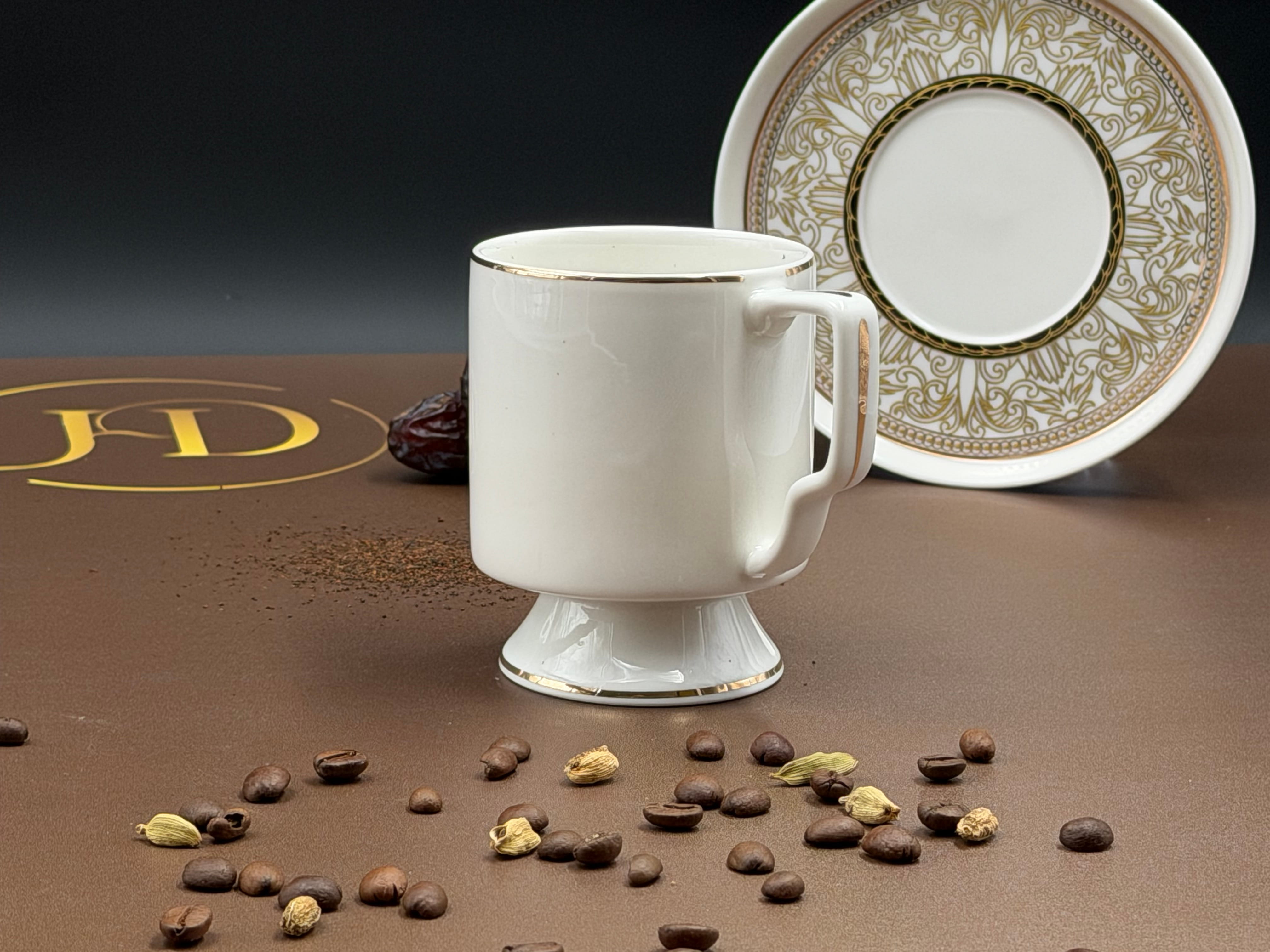كاسات شاي وقهوة
