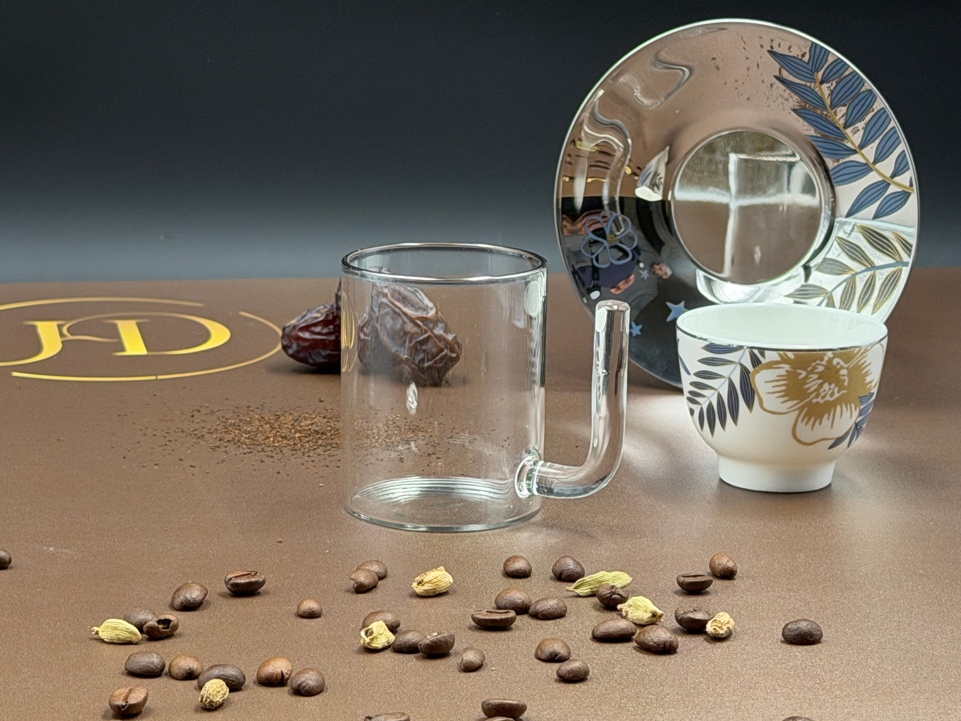 كاسات شاي وقهوة