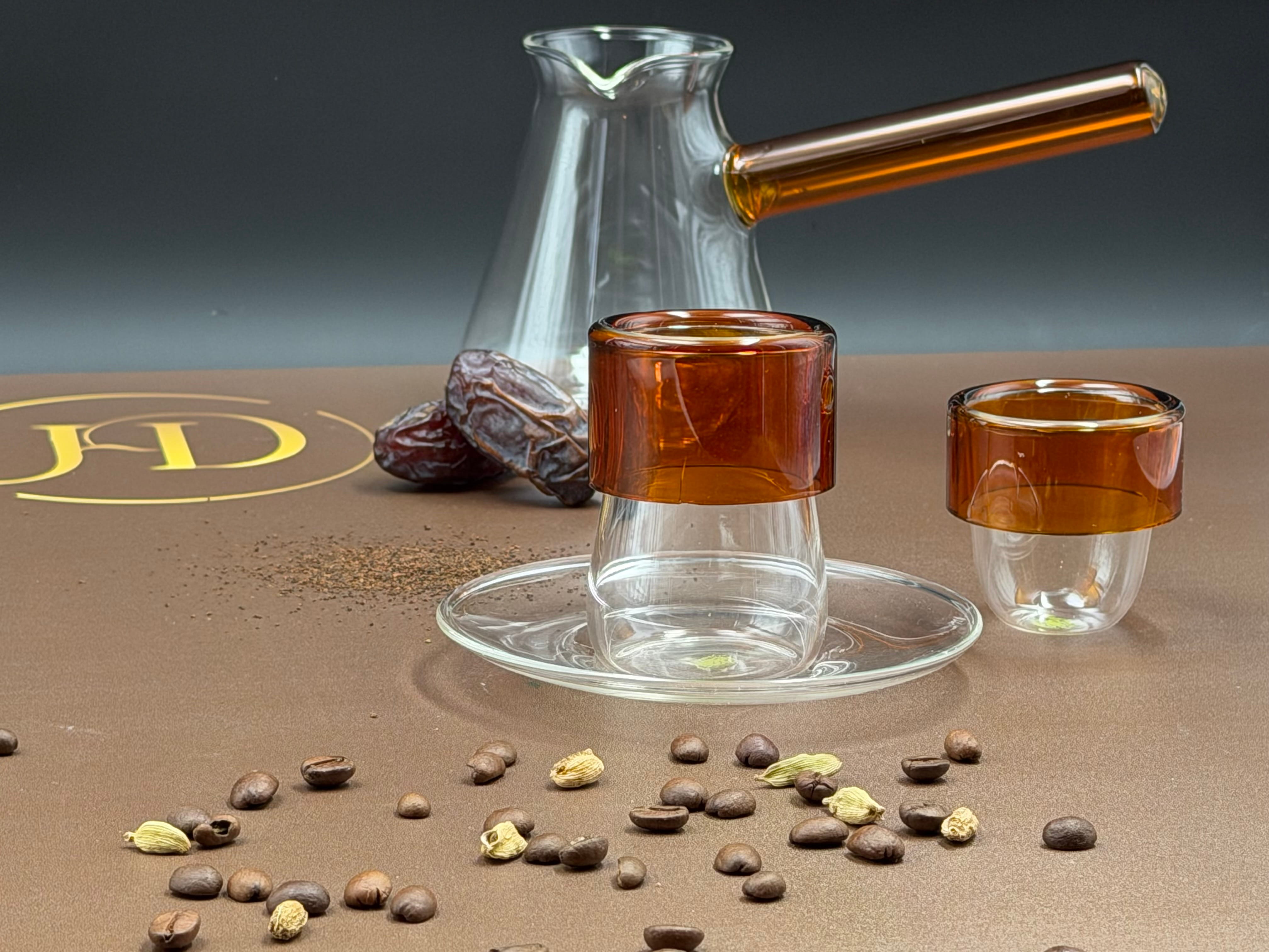 كاسات شاي وقهوة